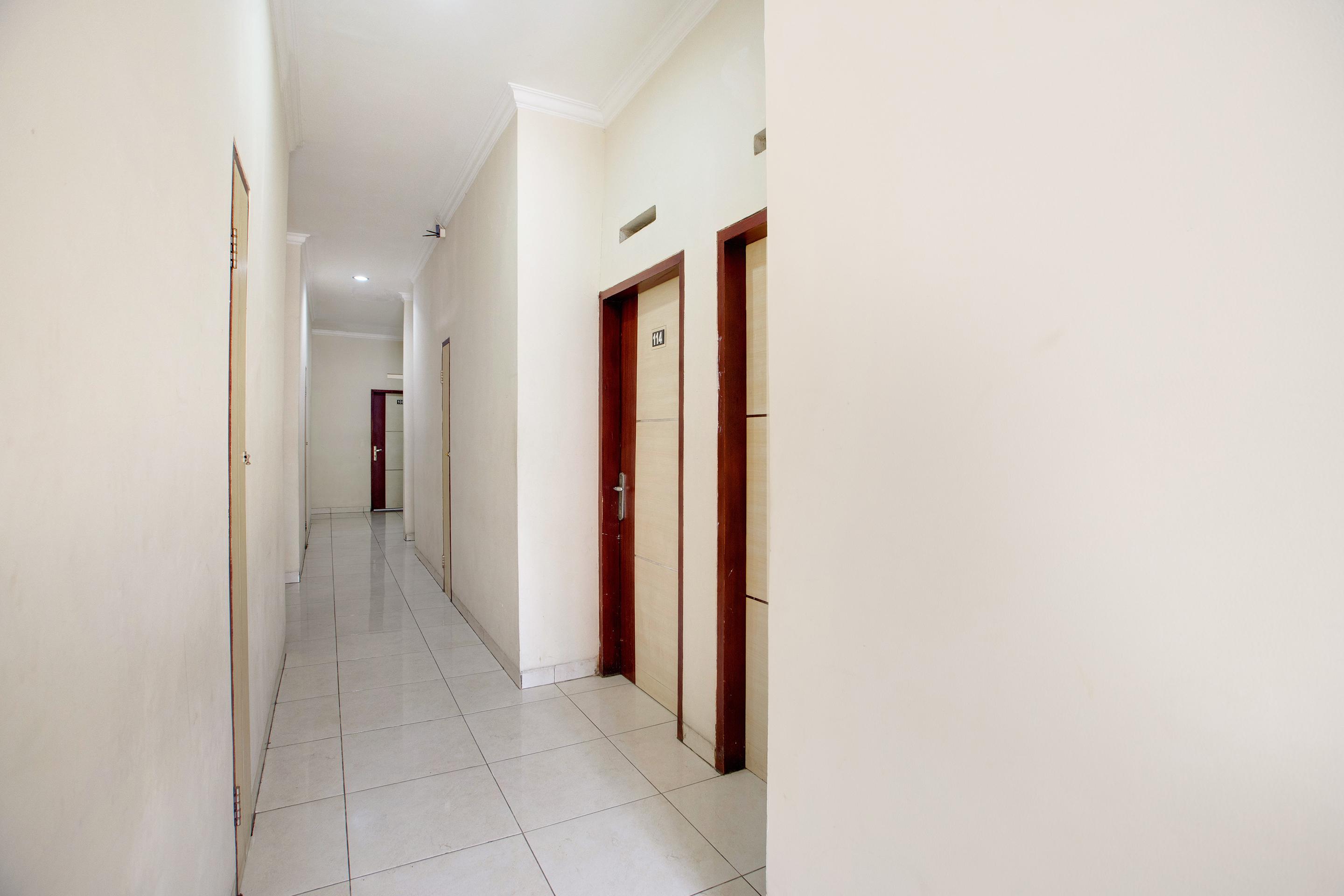 Reddoorz @ Hotel Arimbi Dewi Sartika Baru Bandung Extérieur photo